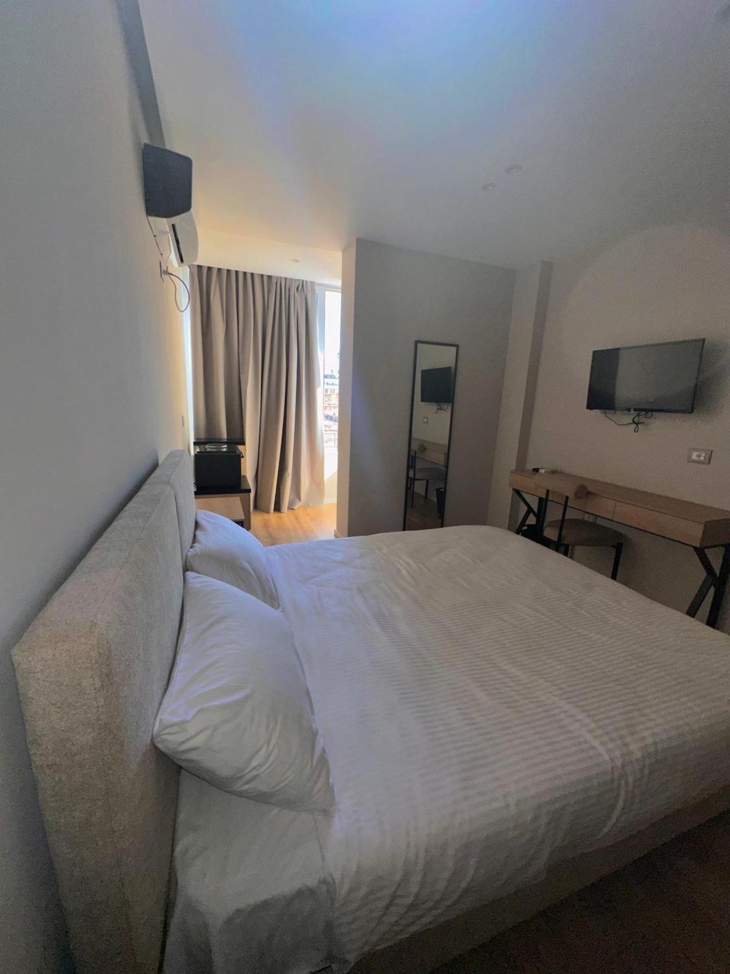 Amazon 8 Guesthouse تيرانا المظهر الخارجي الصورة